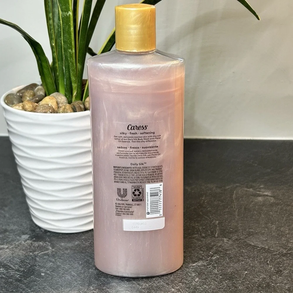 Caress Daily‎ Silk with Floral Oil Essences White Peach & Orange Body Wash 18 oz